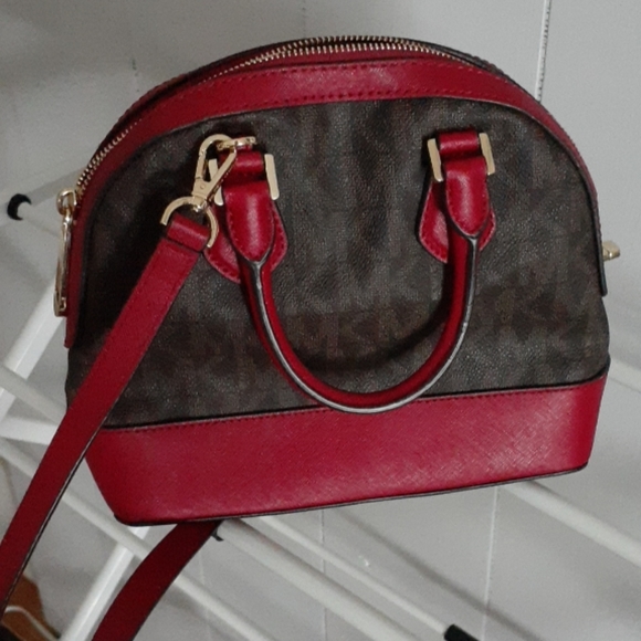 Michael Kors - Picture 3 of 5